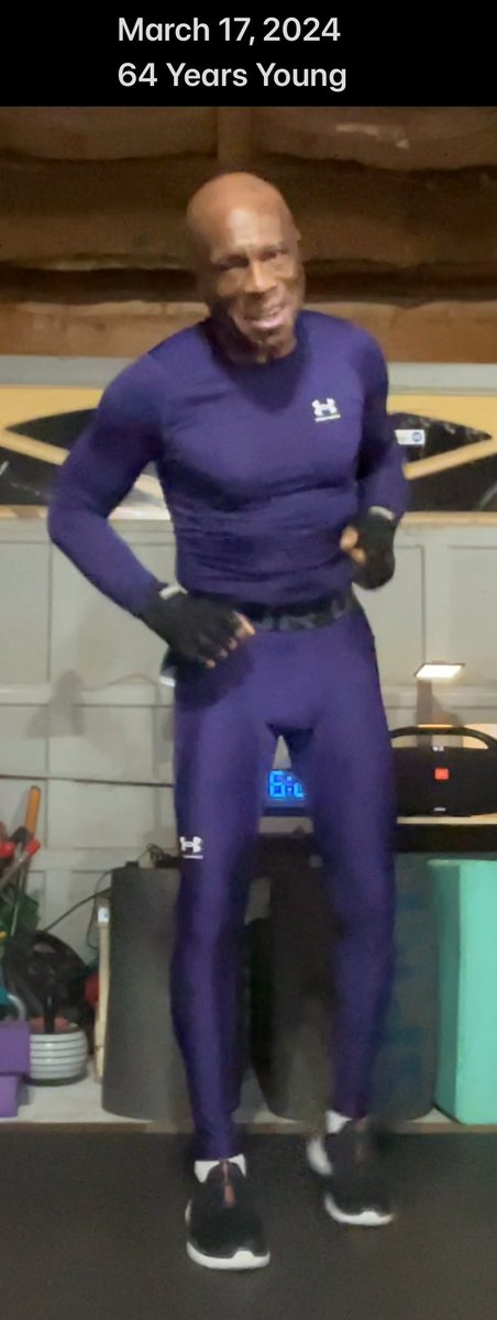 hustonmckinney's tweet image. That’s me, #OldBaldHeadDude.
An ≈ 65 year old baldhead dude 25 years living a #HealthyLifestyle &amp;amp; no #WeightLossDrugs like #Ozempic.
#Ozempic is meant to be taken FOREVER.
What will bodies look like 25 yrs on drugs that interfere with the body’s  normal function.
➡️ ⏳🤔
SMFH😱