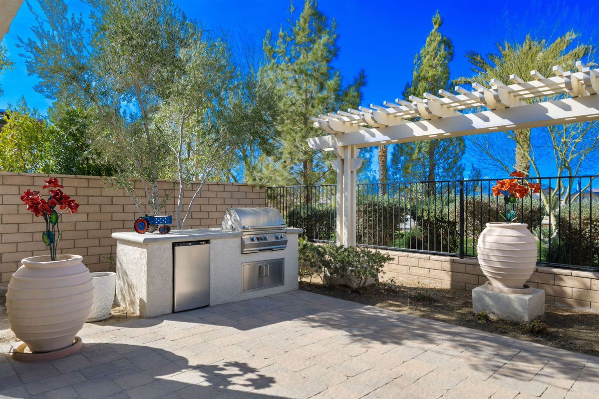 debbiebehlman's tweet photo. 43001 Ascona Lane, Indio, CA, 92203
2 bed | 2 bath 1736 Sq. Ft.
Active | 4500
https://t.co/TYFgaNBOLy
Four Seasons Terra Lago Seasonal Rental Available for 2023-2024 Season. Booked March 2024. Available all other months. Model row and former model home this fan hill home is... https://t.co/LCB75pHNfU