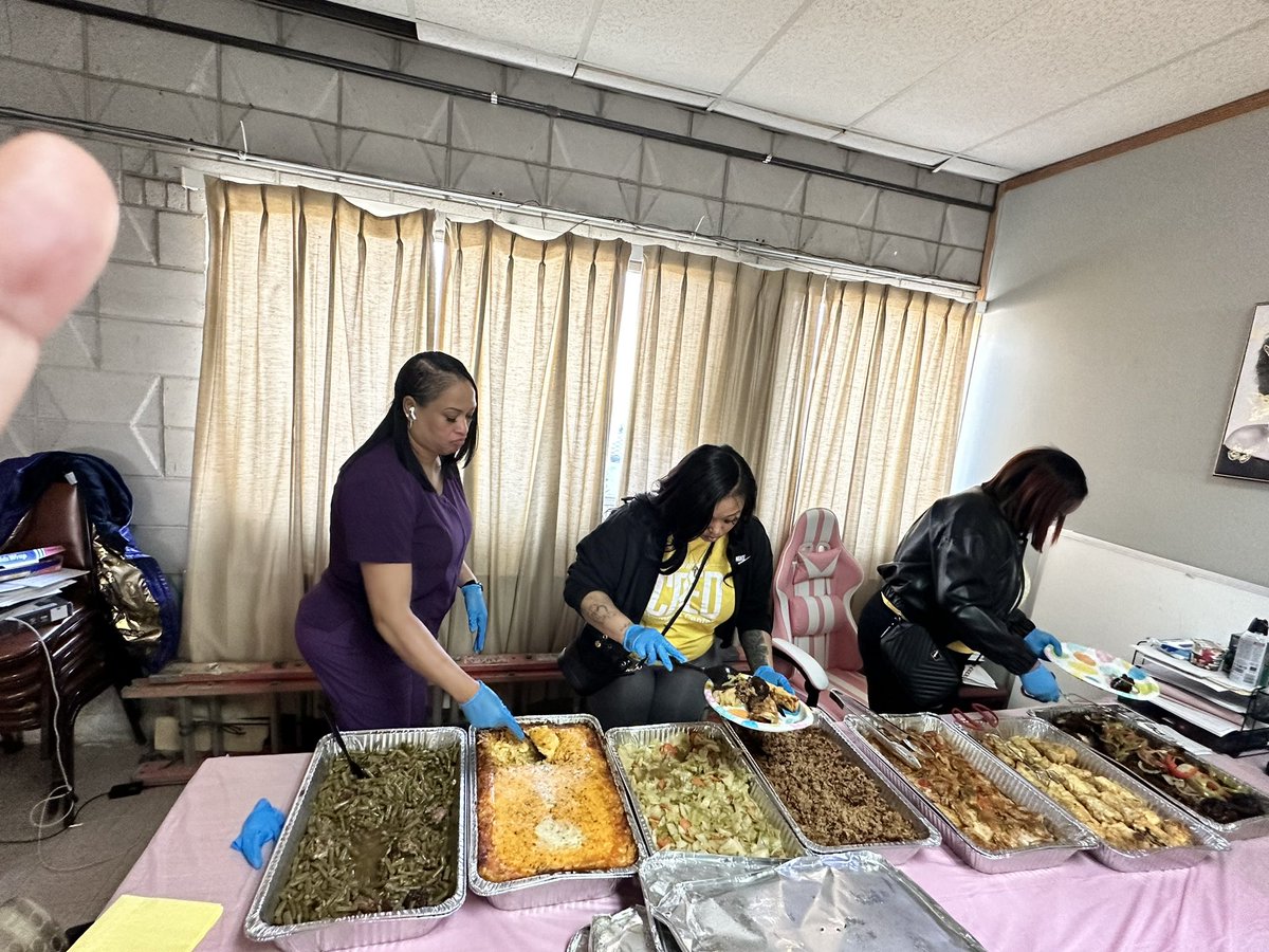 🌸 Amazing Pre-Easter event at the Chicago CRED Women's Center! 🐰🎉 The power of sisterhood, delicious food, thrilling egg hunt with the little ones, and an abundance of love. 💗 #PreEasterEvent #ChicagoCREDWomenCenter #Sisterhood #EggHunt