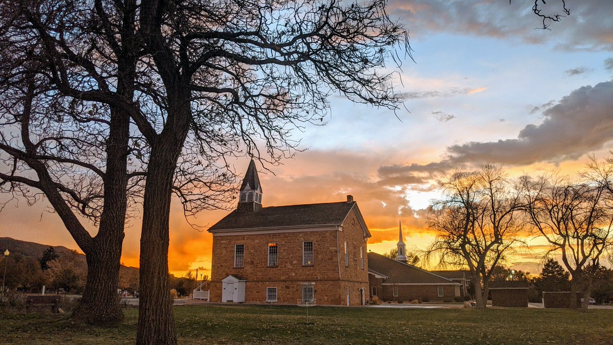 VisitCedarCity's tweet image. The days are getting longer, the sunsets brighter, and we're so excited for spring 😍🌷☀️
#visitcedarcity