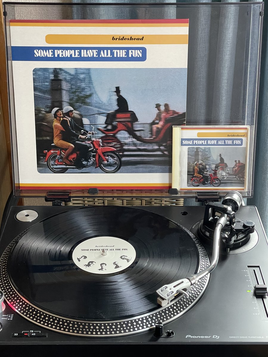 Lotsi12's tweet photo. ドイツのバンド #Brideshead の1st『Some People Have All The Fun』はDie 5 Freundeと同じくドイツのMarsh-Marigoldからリリース
「Life without a thrill」はイントロからトランペット全開&ジャングリーなギターで1分半駆け抜けるような爽快感♪
https://t.co/L85JLj0q8j
#GuitarPop #GermanAnorak https://t.co/81bKI2p5M8