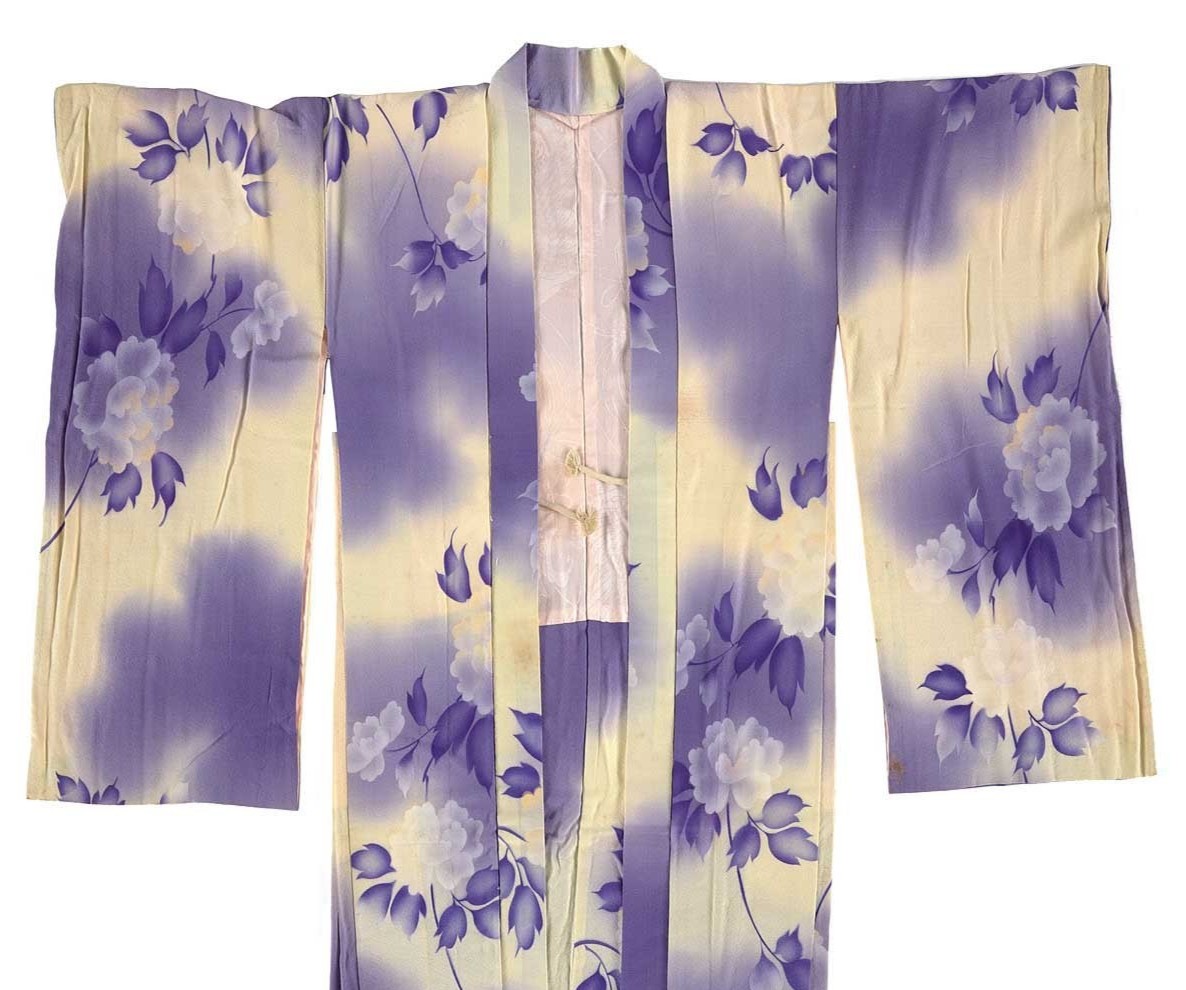 Today we are featuring a gorgeous Japanese “haori” for #FabricFriday! 

A haori is a hip- or thigh-length jacket that is worn over a kimono. Haori became popular in the Edo period, when Japanese merchants started wearing them in response to new edicts on dress