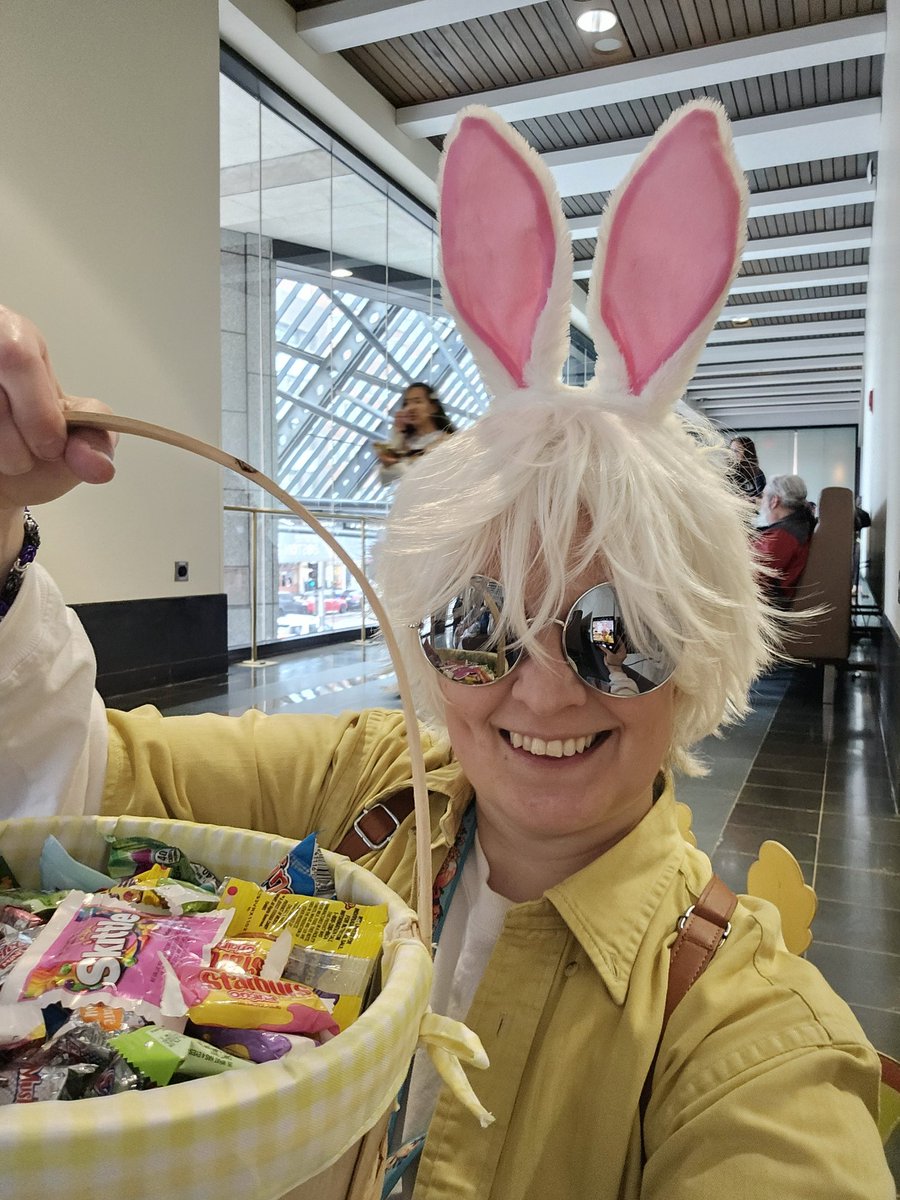 wolfinthesnow's tweet photo. Come find Easter Gojo at Anime Boston Day 1 for some candy!

#AnimeBoston2024 #AnimeBostonCosplay  #AnimeBoston #GojoSatoru #GojoSatoruCosplay #JujutsuKaisen #jjkcosplay #jjk https://t.co/Pn6kmh6TJ0