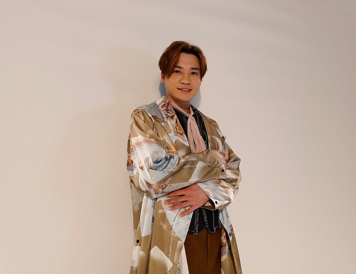 KMF2_0810MENT's tweet photo. Kis-My-Ft2 10th Album
          「𝗦𝘆𝗻𝗼𝗽𝘀𝗶𝘀」
┈┈┈┈┈┈┈┈┈┈┈┈
  Cover Photo Shooting
            Off shot📸

    ▶ Takashi Nikaido

#KisMyFt2_Synopsis https://t.co/9LLhsvRDOD