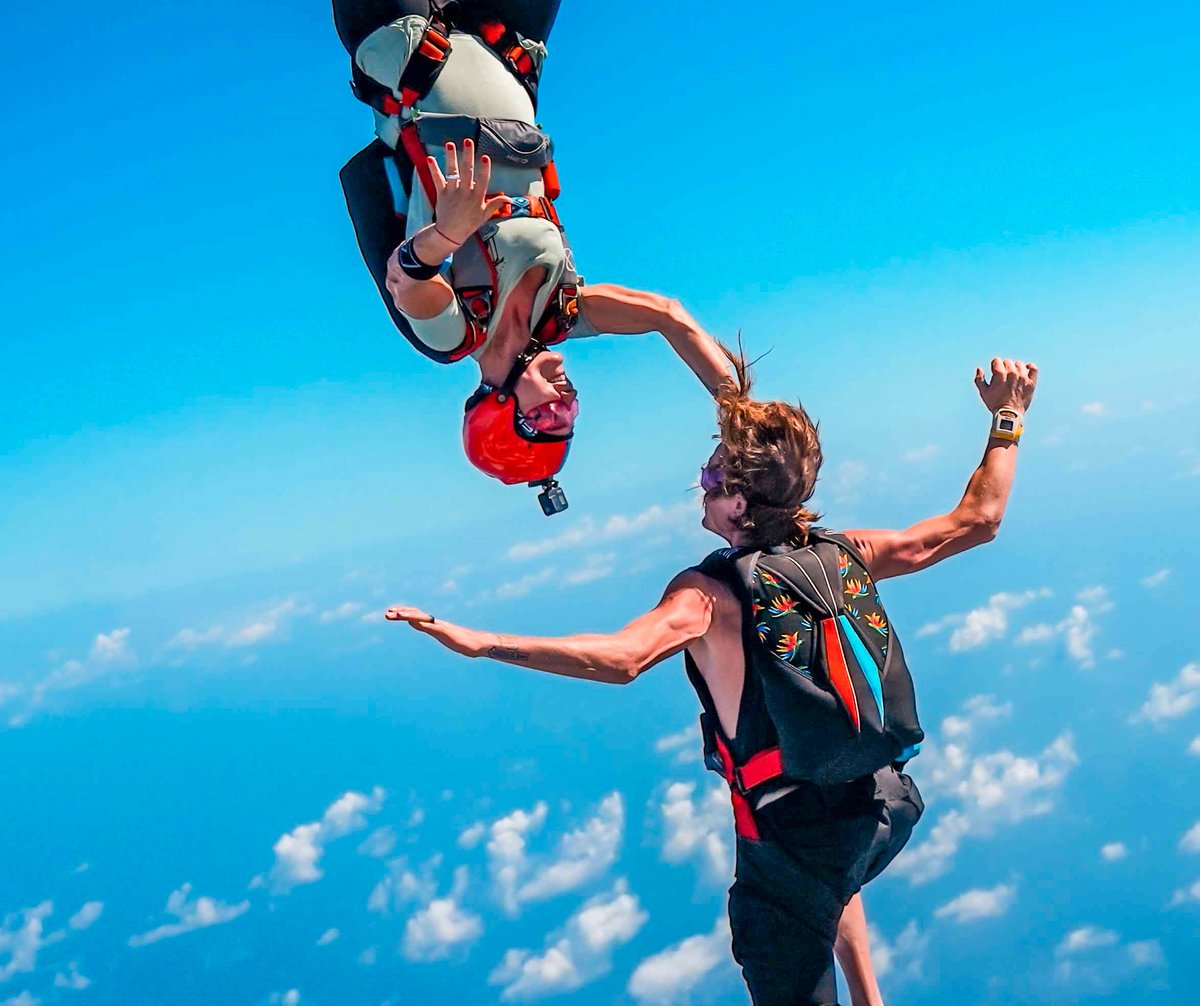 Skydiving Center Seychelles Island tweet media