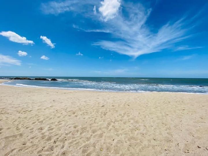 ¡Hola, amigos! ¿Cómo están? Estoy en un dilema, no sé si ir a la playa o al río. ¿Alguna sugerencia? Necesito un poco de sol, arena y agua para relajarme un poco. ¡Ayúdenme a decidir! 🌊🌴😎