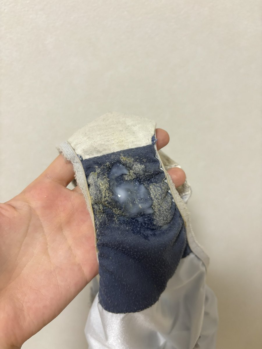coconut_7585's tweet photo. 1日目ｾﾌと中○し後そのまま履いたのでせいしと万汁溢れたのを受け止めてくれたパンツです🥹
お風呂なし2日履き
パンツのみ：0.3
セット0.4
＋送料(手数料)でお譲りします☺️✨️
DMお待ちしております💕
#下着売ります #下着売り子 #パンツ売ります #パンツ売り子 #2日履き https://t.co/FdF1XdHVmP