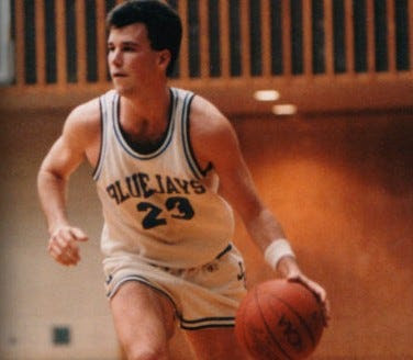 Some D1 coaches' favorite @d3hoops memories - Marquette asst Nevada Smith's unique living situation as a D3 coach, USC HC Andy Enfield's most memorable burrito @JHU_Basketball, and Notre Dame HC Micah Shrewsberry's van duty @HanoverPanthers #whyd3 d3hoops.com/notables/2024/…