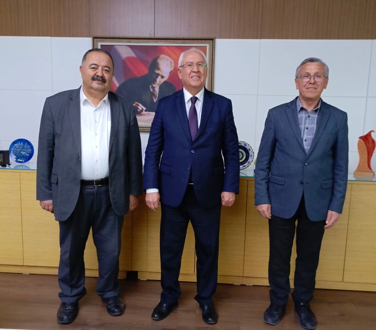 Karabağlar Belediye Meclisi üyelerimiz Ahmet Şafak ve Ahmet Davulcu'ya nazik ziyaretleri için teşekkür ederim.