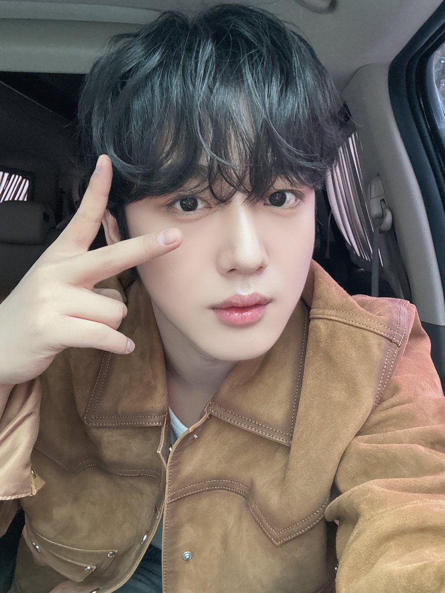 kimyohancloset's tweet photo. 240329 환승연애3 김요한
언지미크 - Western Trucker Oil Brush Jacket / Goat skin
#KIMYOHAN #김요한 #요한 #환승연애3
#wei #yohan #kimyohan #환승연애 https://t.co/ubY1Osg7i5