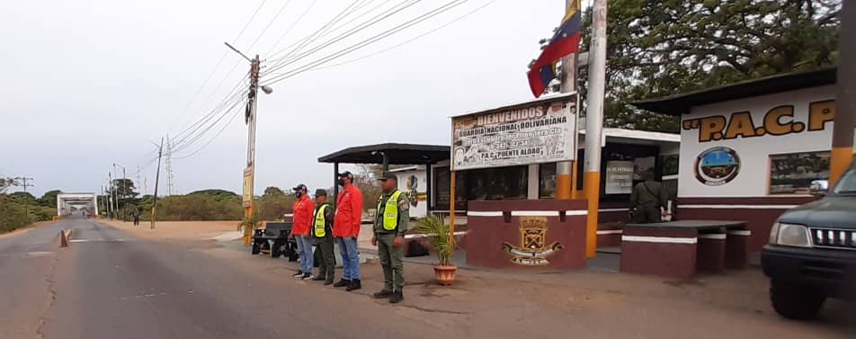 INTT_CALABOZO's tweet photo. #29MA | INTT CALABOZO, en conjunto con la @PNBVzla y @GnbGaranteDePaz,desde el PAC de Puente Aldao se realizan campaña de concientización en el Dispositivo Semana Santa Segura 2024, fomentando el cumplimiento de los dispositivos de seguridad y el respeto a la señales de tránsito. https://t.co/Z0fdXpAo9I