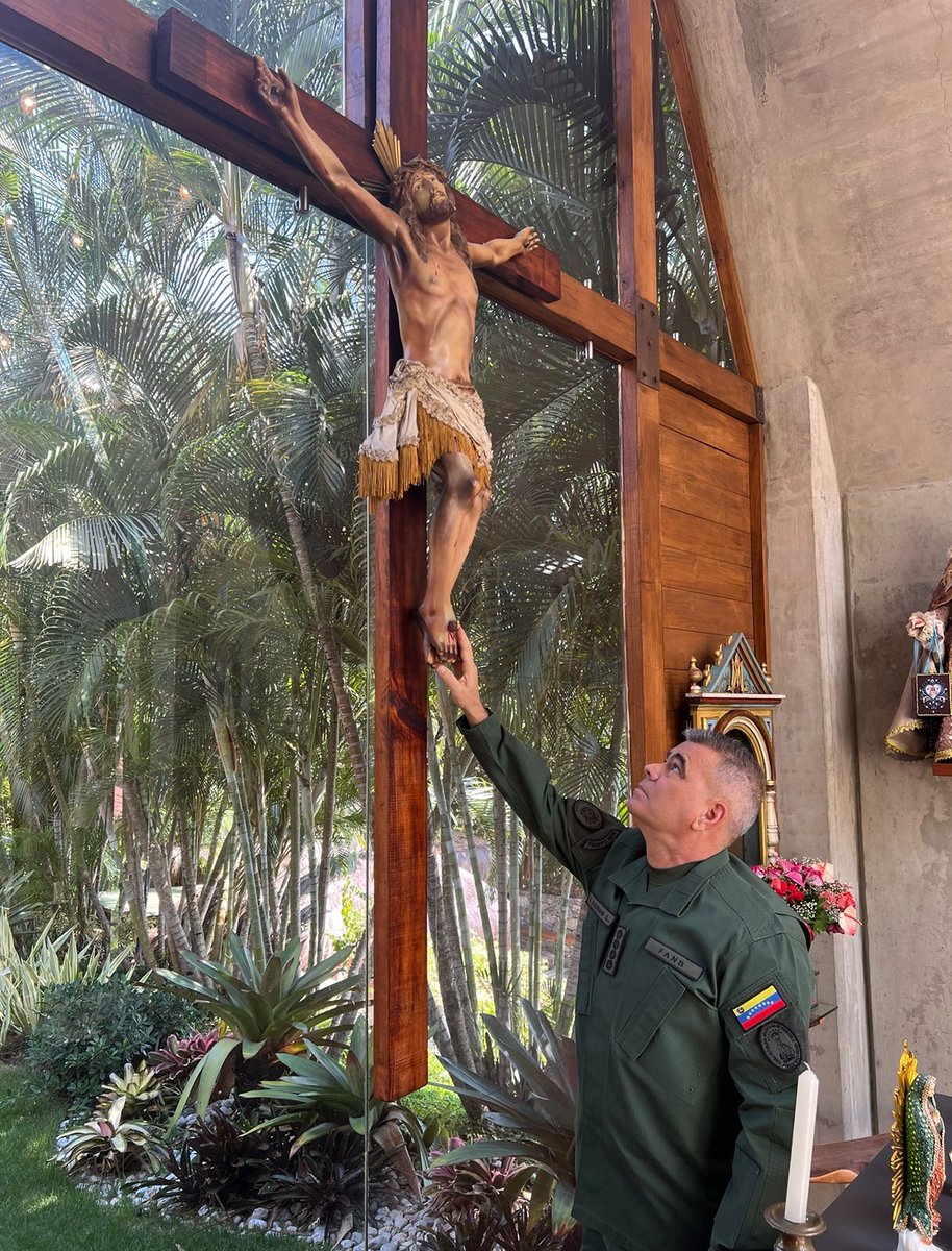 Entregar su vida, por el perdón de nosotros… ¿Podría haber mayor muestra de amor? Por ello cuando conmemoramos el sacrificio de Jesucristo por la humanidad, reafirmamos nuestra fe y agradecimiento eterno con Dios ¡Feliz Viernes Santo!