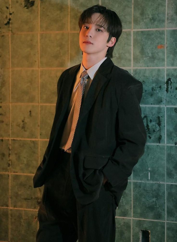 realyunhotteok's tweet photo. jeong yunho pics that makes you yearn for marriage; a thread https://t.co/zo4FqJ522x