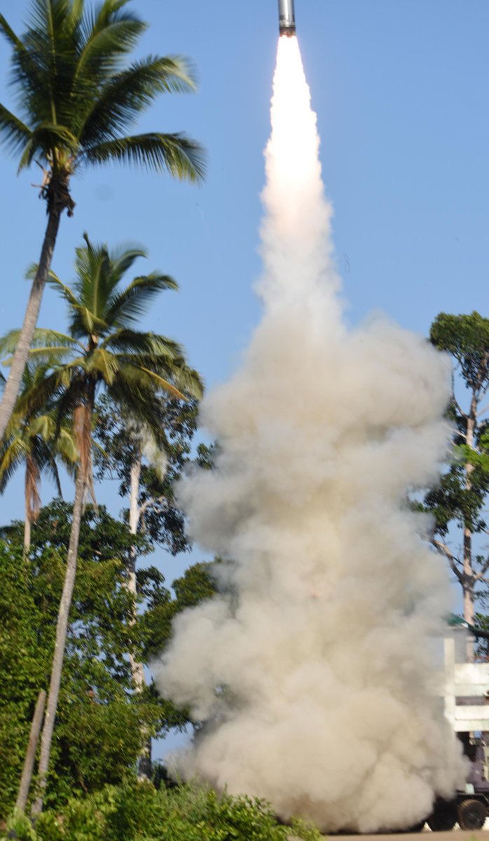 easterncomd's tweet image. #IndianArmy 
#EasternCommand
#OnPathToTransformation
#YearOfTechAbsorption
#NewIndia
#AtamnirbharBharat
In a breathtaking display of precision and strength of Indian Army&apos;s conventional Deterrence, the #RisingSun missile specialists displayed their long range targeting…