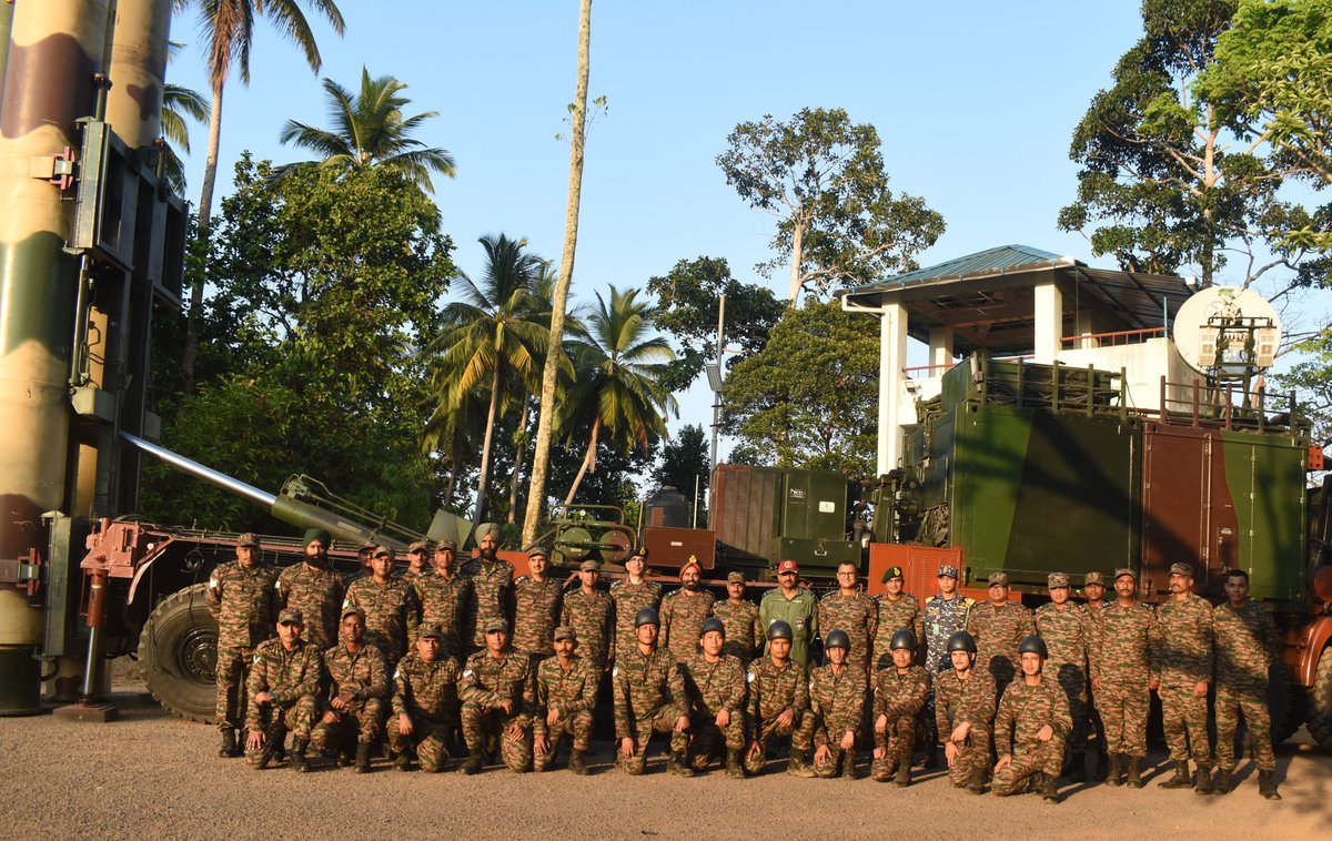 easterncomd's tweet image. #IndianArmy 
#EasternCommand
#OnPathToTransformation
#YearOfTechAbsorption
#NewIndia
#AtamnirbharBharat
In a breathtaking display of precision and strength of Indian Army&apos;s conventional Deterrence, the #RisingSun missile specialists displayed their long range targeting…