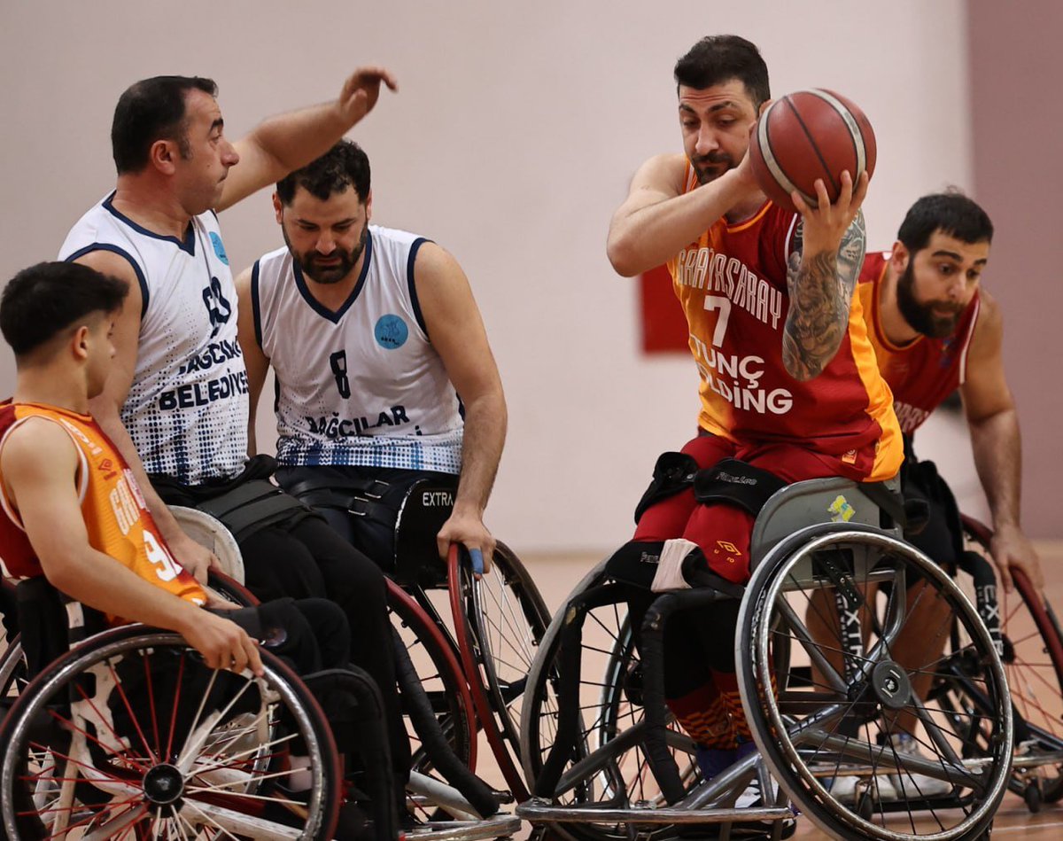 🟡🔴 EngelsizAslanlar yarı final yolunda!

👏 #Galatasaray Tunç Holding, Tekerlekli Sandalye Basketbol Ligi'nde Bağcılar Belediyesi'ni 95-49 yenerek yarı finale çıktı. 
#DrBahis

🌐 drbgiris.com/drbahisx