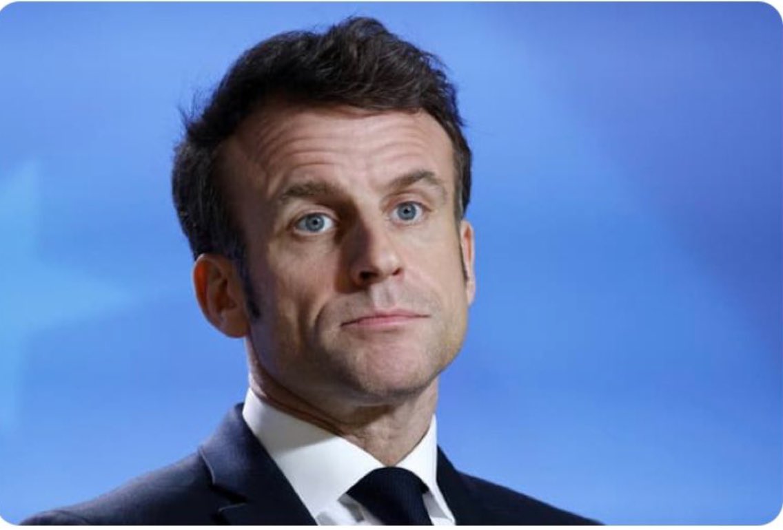 Jc_Dussse's tweet photo. 🚨 J’espère que les costumes de #Macron feront autant de bruit que le firent ceux de #Fillon !!!!!! FAITES DU BRUIT !!!  @CNEWS @BFMTV @LCI @Franceinfo @infofrance2 https://t.co/QWItXaqv0Y