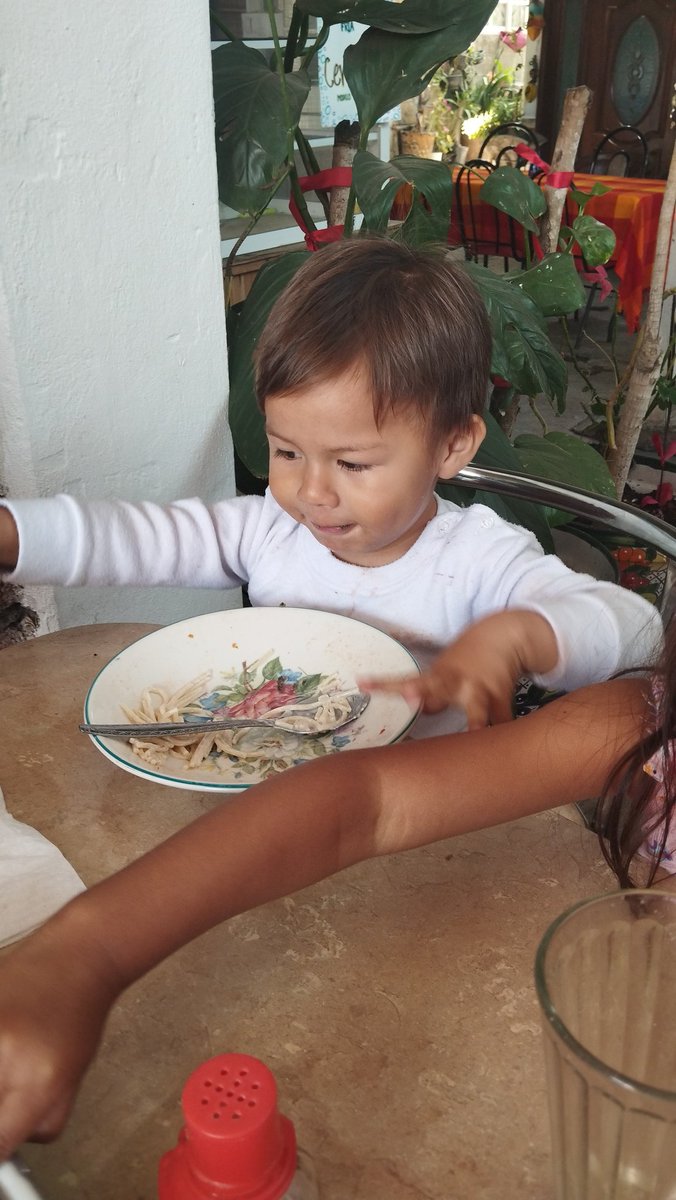 kaneliito19's tweet photo. Comelón como su papá mi chiquititi... https://t.co/Umm8a8QSwr