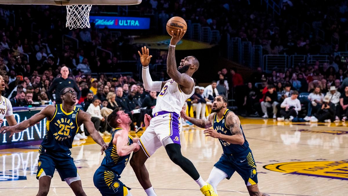 #NBA today's games 👇

🏀 #LACvsORL +1½
🏀 #LALvsIND -3½
🏀 #DETvsWAS -4
🏀 #GSTvsCHA +12½
🏀 #CHIvsBKN +3
🏀 #PHAvsCLE -8
🏀 #PORvsMIA -14
🏀 #PHXvsOKC +2
🏀 #NYKvsSA +9
🏀 #MINvsDEN -7
🏀 #HOUvsUTA +7
🏀 #DALvsSAC -1

Who covers? 🤔

BET NOW → bit.ly/40UhS3y