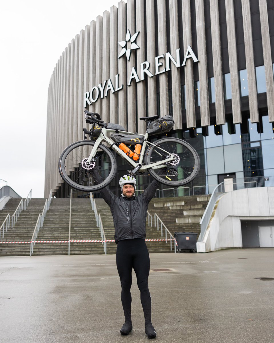 paszaBiceps's tweet image. Mission Complete 💪

I crossed the roads, i crossed the sea. Finally after 7 days and 1000km i arrived to Copenhagen from Warsaw by bike! Sometimes it was tough challenge, but i never give up my friends. Thank you for support during the journey. Love you ♥️ always in my heart -…