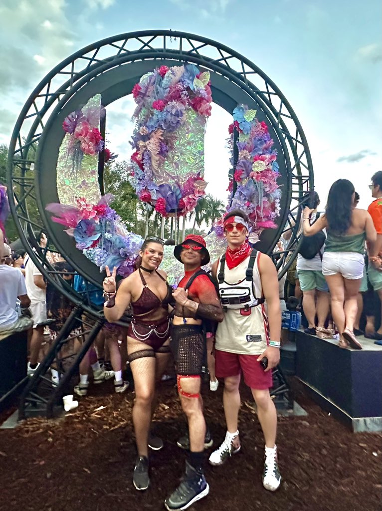 WinstonOrozco_1's tweet image. Day two at #UltraMiami was red day because #Aries season is in and it was also #Rezz day for the after party. 

This trio was definitely the smartest, sexiest, sensational bunch at @ultra