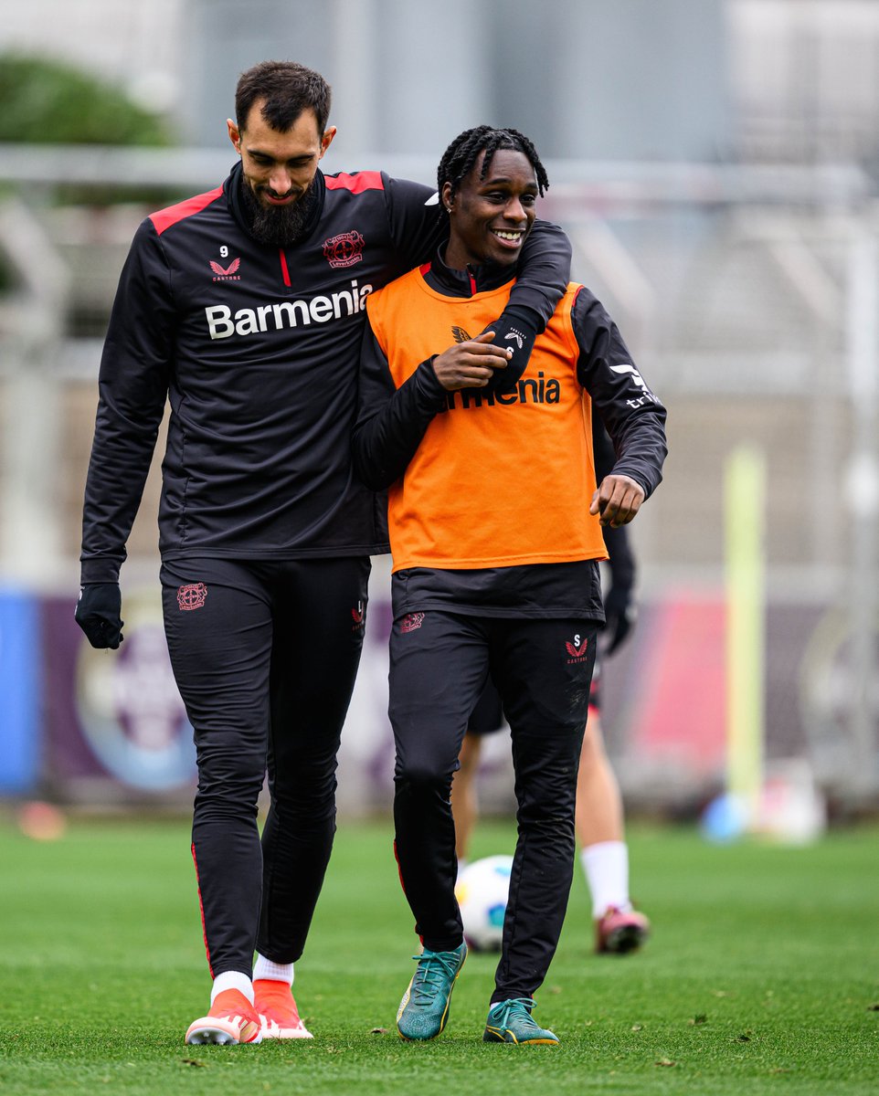 Buddies 🤜🤛 @BorjaIglesias9 @JeremieFrimpong | #B04TSG #Bayer04