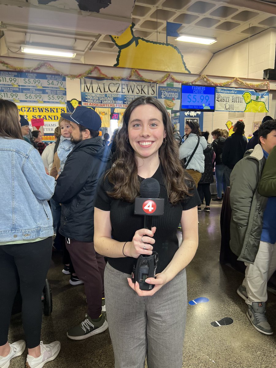 MRCarozzolo's tweet photo. It’s the busiest day of the year at the Broadway Market, Good Friday! I was lucky to take fun field trip out of the studio today to field produce and practice reporting. Hoppy Easter!🐰 https://t.co/H254NpmPUQ