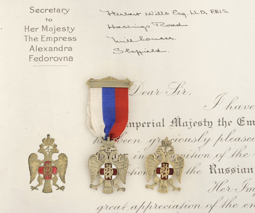 1917 Silver Medal and Brooch awarded by HM the Empress Alexandra Feodorovna to Mr &amp; Mrs Herbert Wills "In recognition of the valued services rendered in connection with Russian Flag Day Movement in 🏴󠁧󠁢󠁥󠁮󠁧󠁿". Russian Flag Days were held all over 🇬🇧 during WW1 to raise funds for allies.