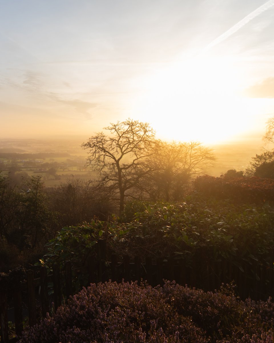 🌸 Despite the early-Spring breeze, our outdoor terrace offers the perfect spot to share a drink with a friend. Whether it's a chilly day or a balmy evening, the breathtaking view of the Severn Valley never fails to captivate.

Join us for a tipple! 🍸