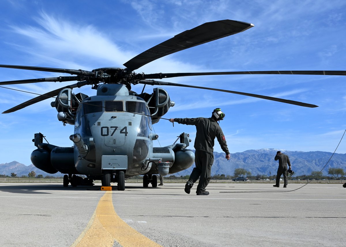 Happy #flightlinefriday We had a visit from an U.S. Marine CH-53E Super Stallion helicopter yesterday.