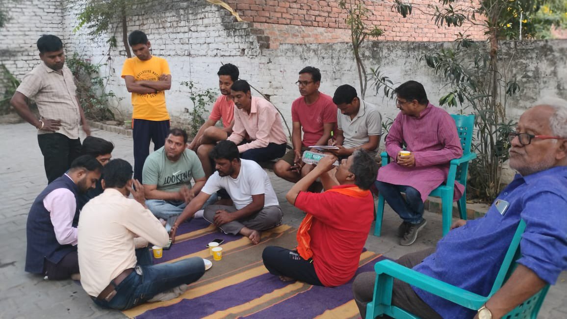 ForceKashi_'s tweet photo. फ़ोर्स काशी की टीम ने आज
स्थान - हरूवा - भेलूपुर (दक्षिणी वाराणसी - वि.स.) में युवाओं के  साथ मिलकर #HamaraAppNaMoApp के माध्यम से प्रधानमंत्री जी से जुड़ने का सफल प्रयास किया।💐

सभी ने #NAMO_App डाउनलोड कर प्रधानमंत्री जी के कार्यों को जाना और देश के विकास में अपना समर्थन देने का संकल्प लिया।🤞🏻

हम सब हैं मोदी जी के परिवार 💖

#SankalpitKashi
#VaranasiSouth 
#ModiKaPairvar