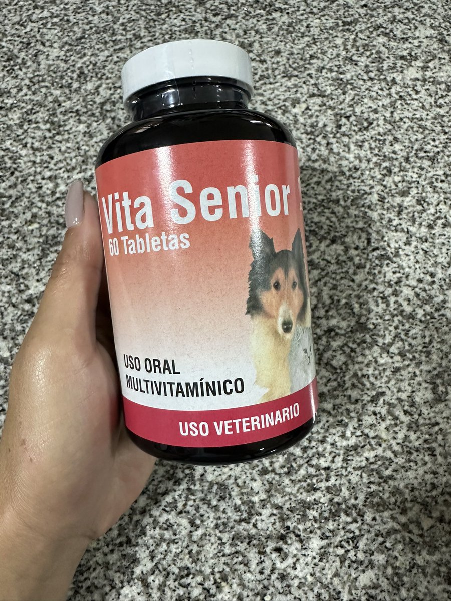 ayudemosapluto's tweet photo. The #CiscoAP vitamins, the #ThorAP vaccination and its food ππ» and #LuzAP that evolved very well thank God. Thank you for supporting us https://t.co/ShijO9FOzl