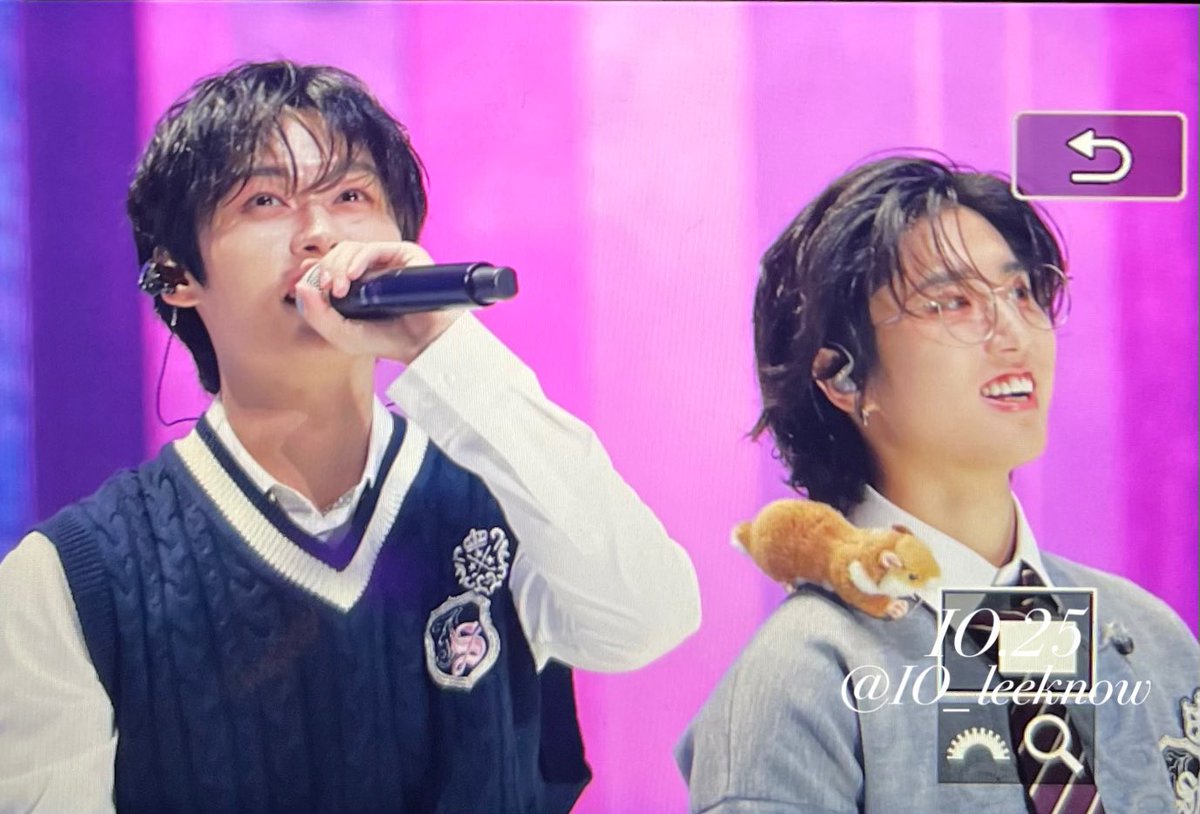 IO_leeknow's tweet photo. 240329 skz 스키즈 매직스쿨 팬미팅 
#StrayKids #스트레이키즈                         
#리노 #Leeknow 동기화 https://t.co/hy9k8HnbXp