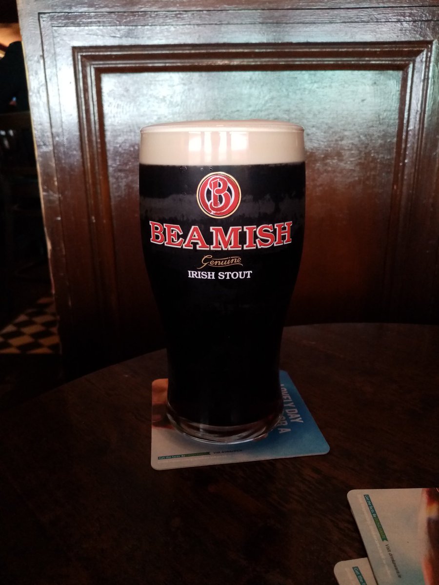 s1_tracey's tweet photo. Sláinte, Friday pints in my favourite @Shelbournebar ❤️ #FridayPints https://t.co/8jFPHV7iVp