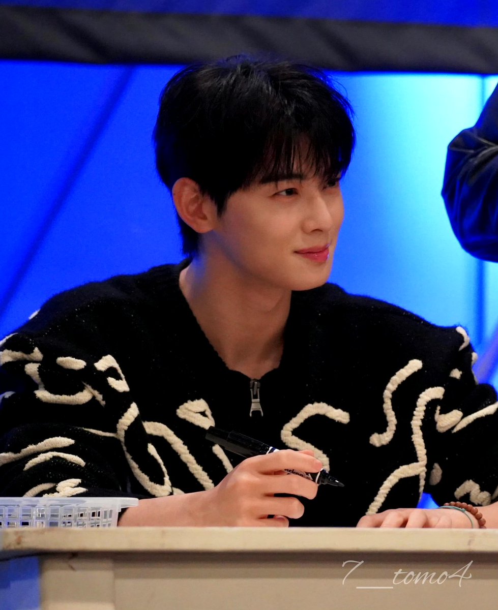 chacha_0330_'s tweet photo. #HAPPYEUNWOODAY https://t.co/60SHFsQ71T