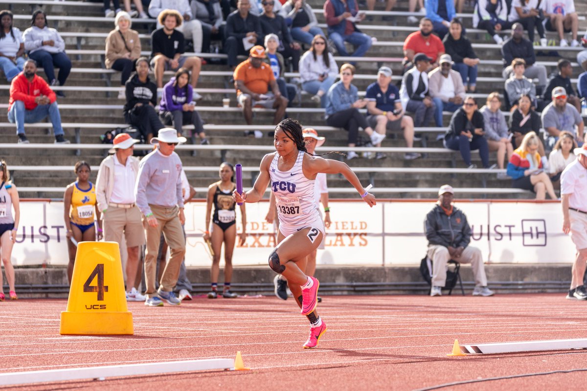 Moving on to the finals 💪

Our 4x100 squad of Teanna Harlin, Mikayla Hayes, Breanna Harlin and Iyana Gray finishes second in the prelims with their time of 44.39!!

#GoFrogs