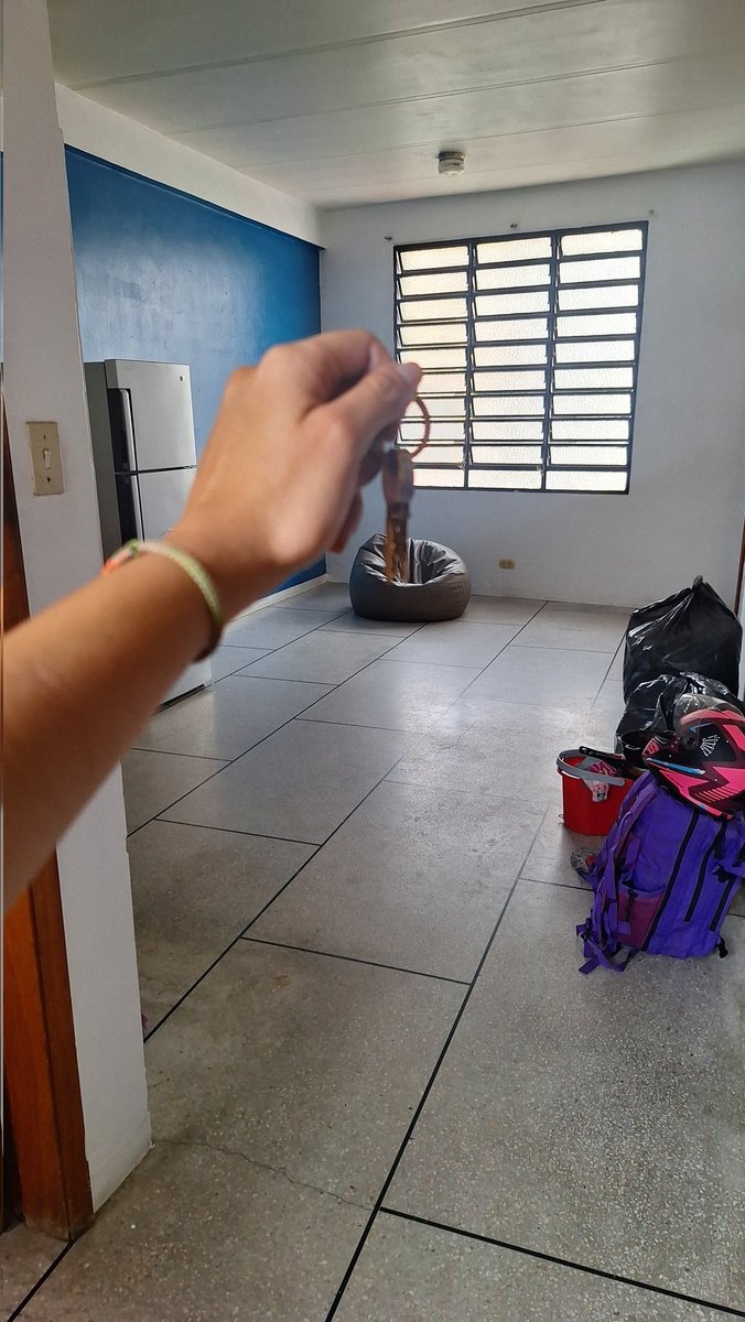 Jariangelhdz's tweet photo. Hace aproximadamente 7 meses estaba llorando y en depresion total, en 4 meses, me habia quedado sin trabajo, con 4 trapos, me traicionaron, me rompieron el corazon bestial. 
Fue un tiempo muy dificil para mi.

Hoy lloro pero de felicidad.
No es mi propiedad pero si mi nuevo hogar https://t.co/lh8KZtCa3z
