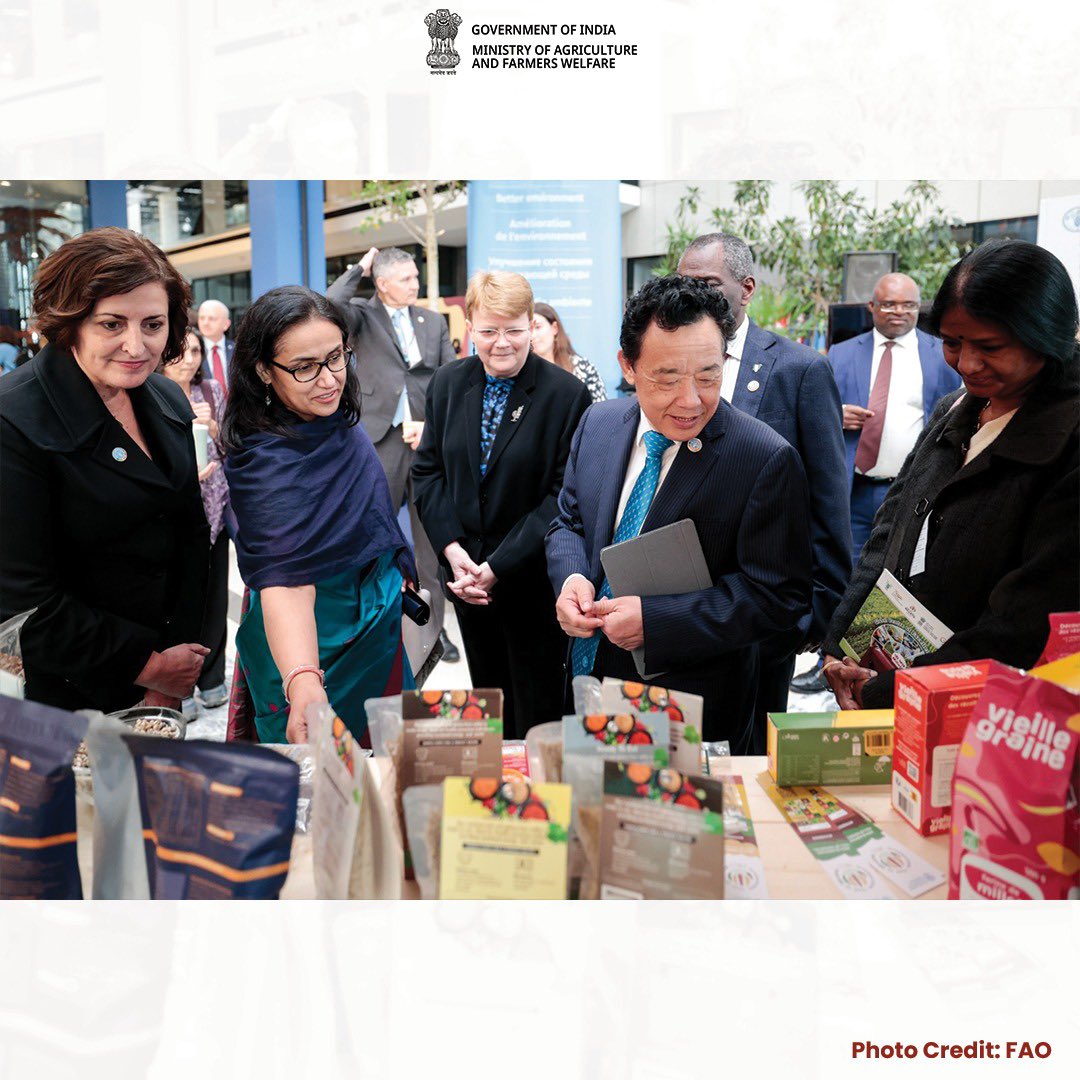 IYM2023's tweet photo. The closing ceremony of IYM 2023 aimed to reinforce the momentum created by the Year for the continued strengthening of the millets value chain. 

#IYM2023 #IYMClosingCeremony #YearOfMillets 

Photo Credit: @FAO https://t.co/DWyasv0BI4