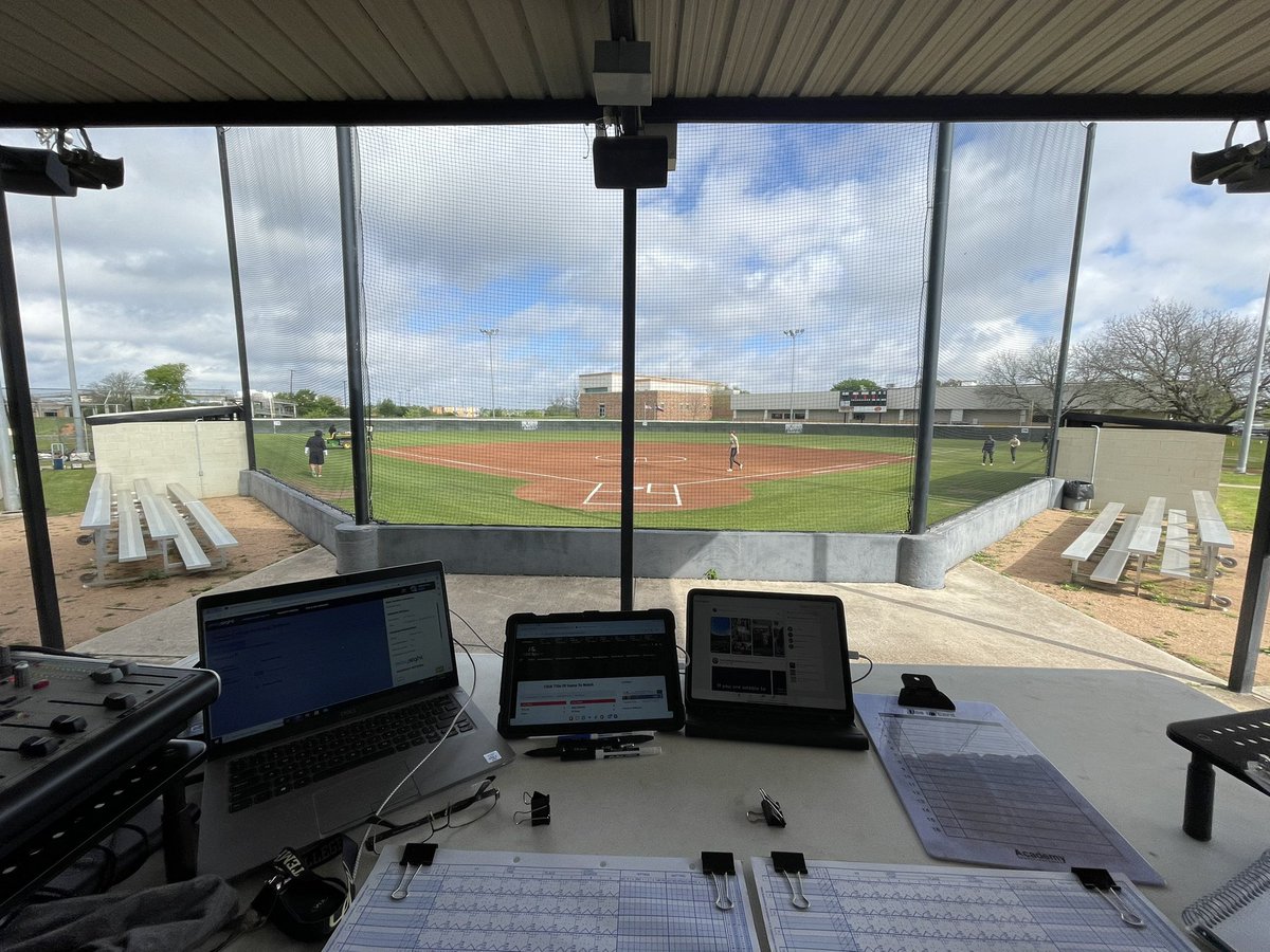 On the doubleheader play-by-play call of @SoftballTemple (NJCAA No. 5, 32-8) and Weatherford College (15-13) on Temple College @playsight starting 12pm CT.