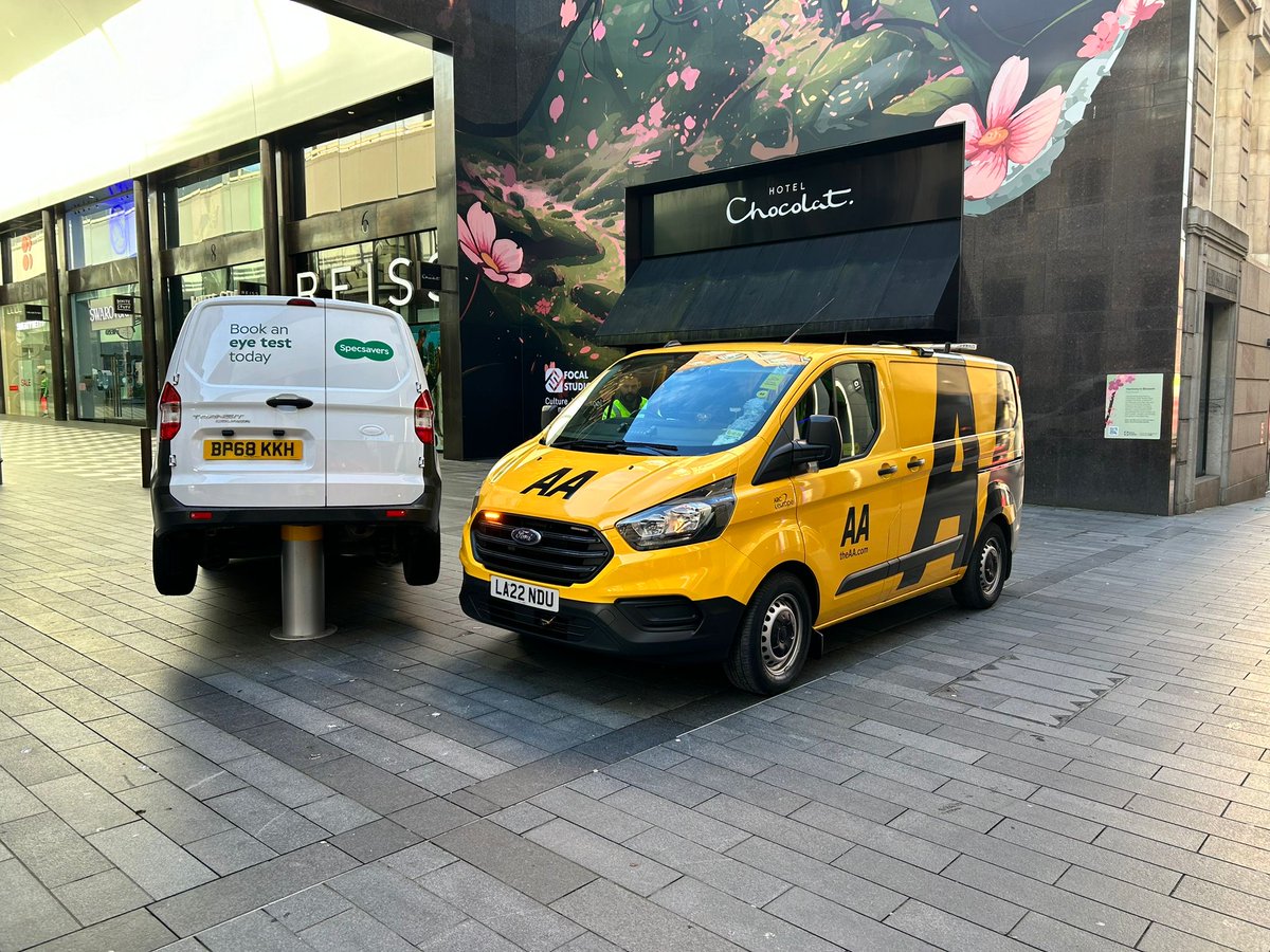 @specsavers we heard you were in a spot of bother and had to come see for ourselves...

Don't worry, it's OK when you're with The AA 👌

#itsok #shouldhavecalledTheAA