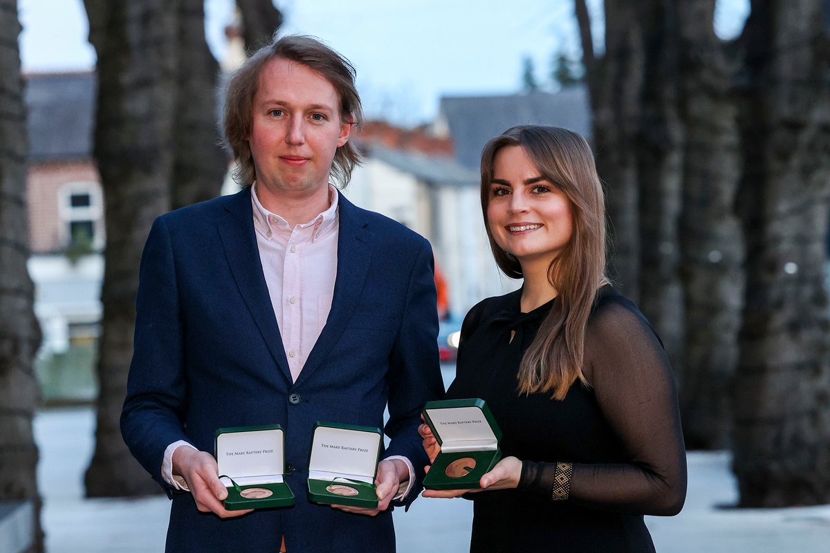 Delighted to be named as winner of The Mary Raftery Prize for the second time, in this instance alongside @orlaryan and @SineadOCarroll for @RedactedLives. Mary's work demonstrates how vitally important the work of journalists is in society and the change it can achieve.