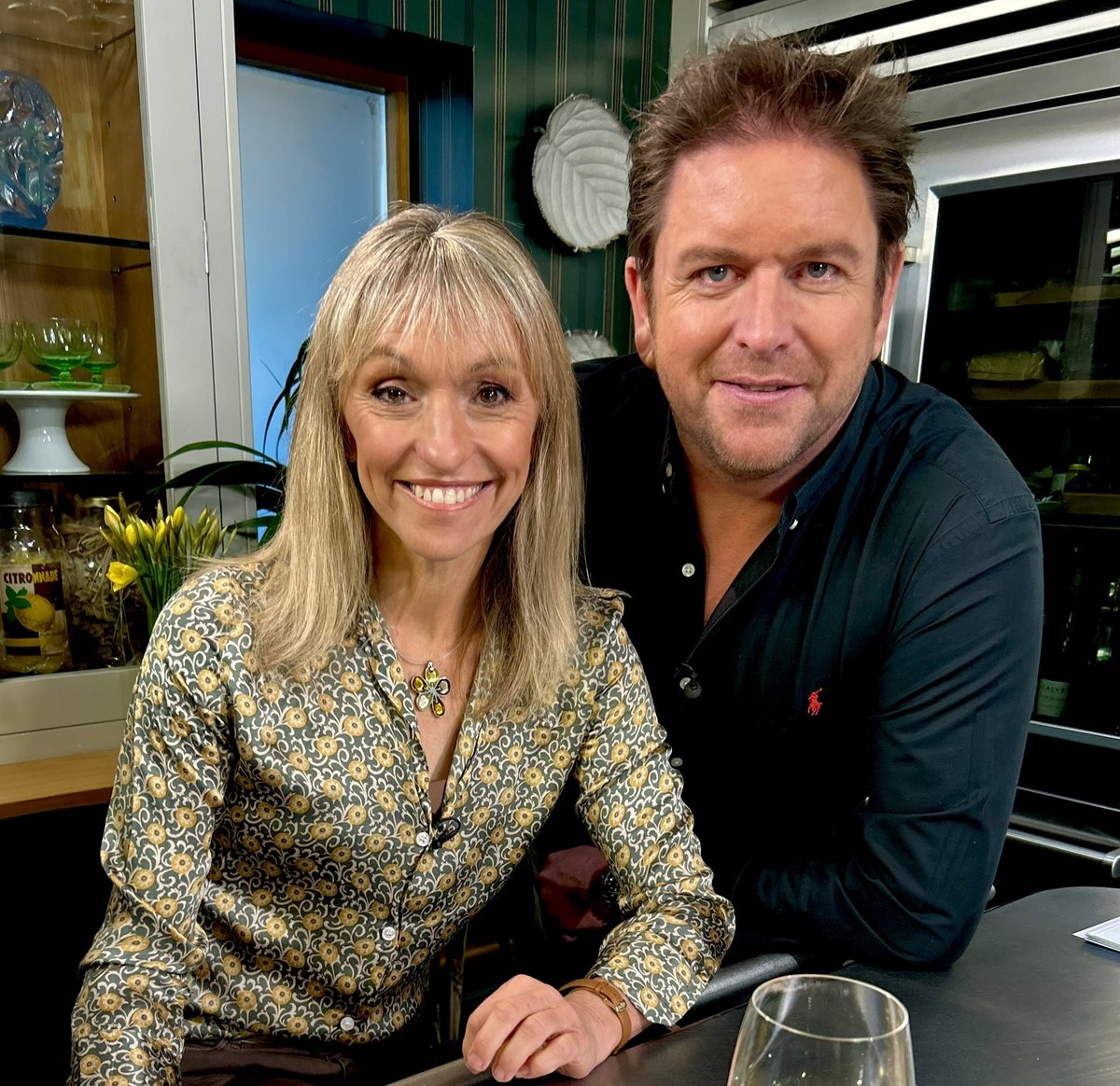 Fancy a yummy paneer curry and a natter with the lovely @jamesmartinchef ?well I’ll be doing both on @sat_jamesmartin tomorrow morning @ITV 9.30am 🍷🥘😋