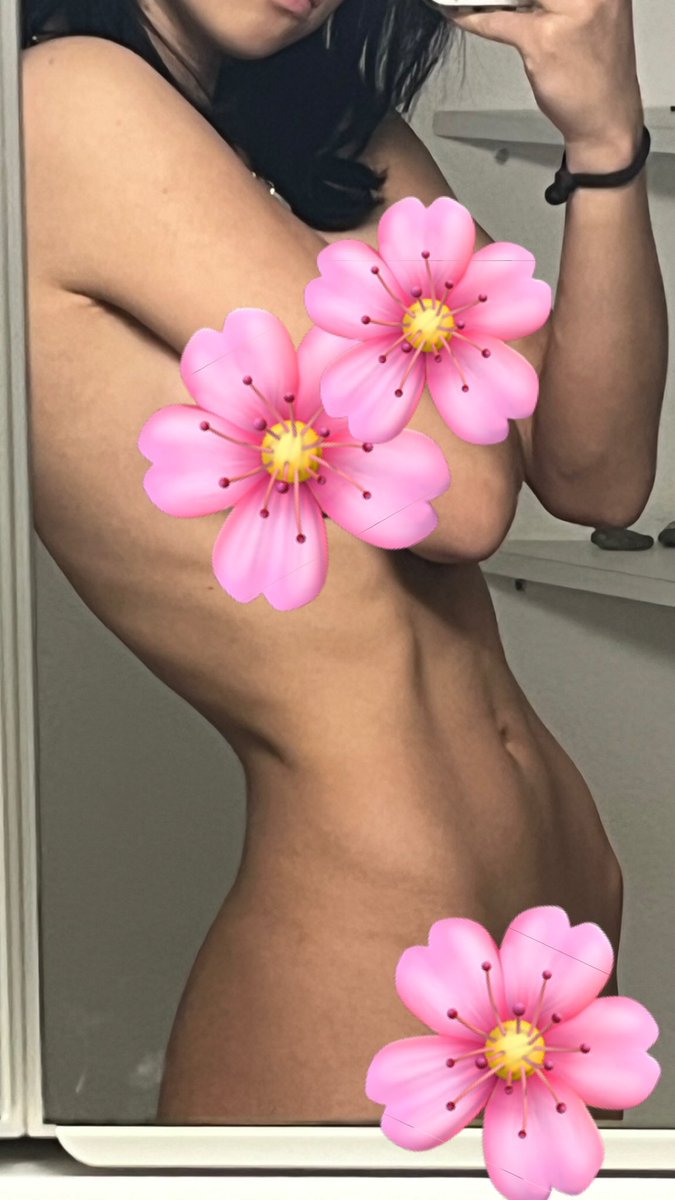 edtwt_cals's tweet photo. Bc from this morning what bmi do i look like? https://t.co/y9RIRpqCap