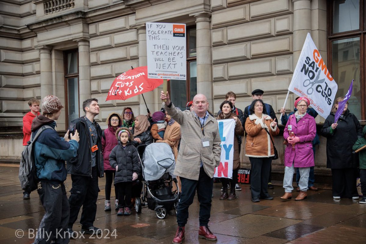 Photos from the ‘No Cuts to Eduction’ Rally outside the City Chambers yesterday. The GHSU stands in solidarity with our teachers and support staff against the cuts! 🚩🚩🚩

Thank you to @Billybill1205 for the brilliant photography! 🙏

#LetOurKidsFlourish