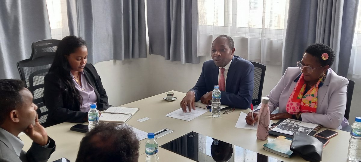 ECA_OFFICIAL's tweet photo. Ethiopia's State Minister for Health has expressed appreciation for @ECA_OFFICIAL #PharmaInitiative‘s efforts in building #resilienthealth markets #saving lives & strengthening #health systems to transform the sector via local #manufacturing #jobcreation & #pooledprocurement https://t.co/iOQoNwGOeR
