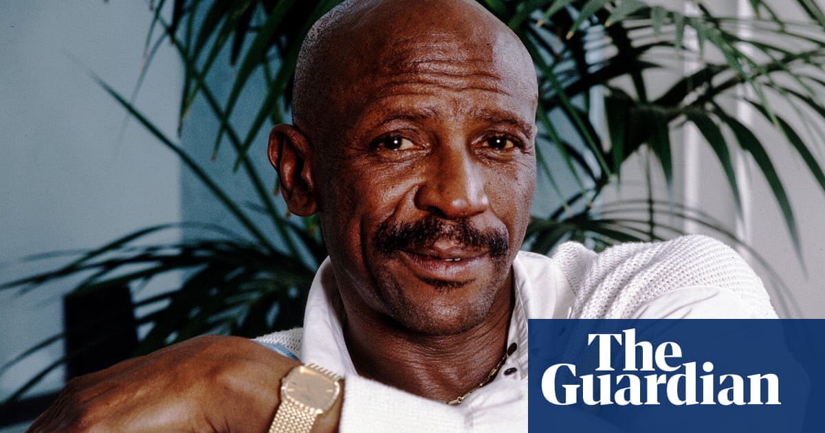 Louis Gossett Jr, first Black man to win supporting actor Oscar, dies aged 87 theguardian.com/film/2024/mar/…