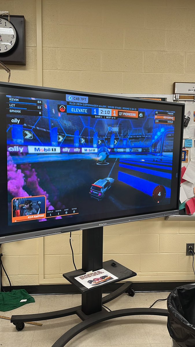 Gaming concepts class would rather watch this than March Madness. I agree with them. <a href="/ElevateGG/">ELEVATE</a> #RLCS <a href="/GamingConceptsU/">Gaming Concepts</a>