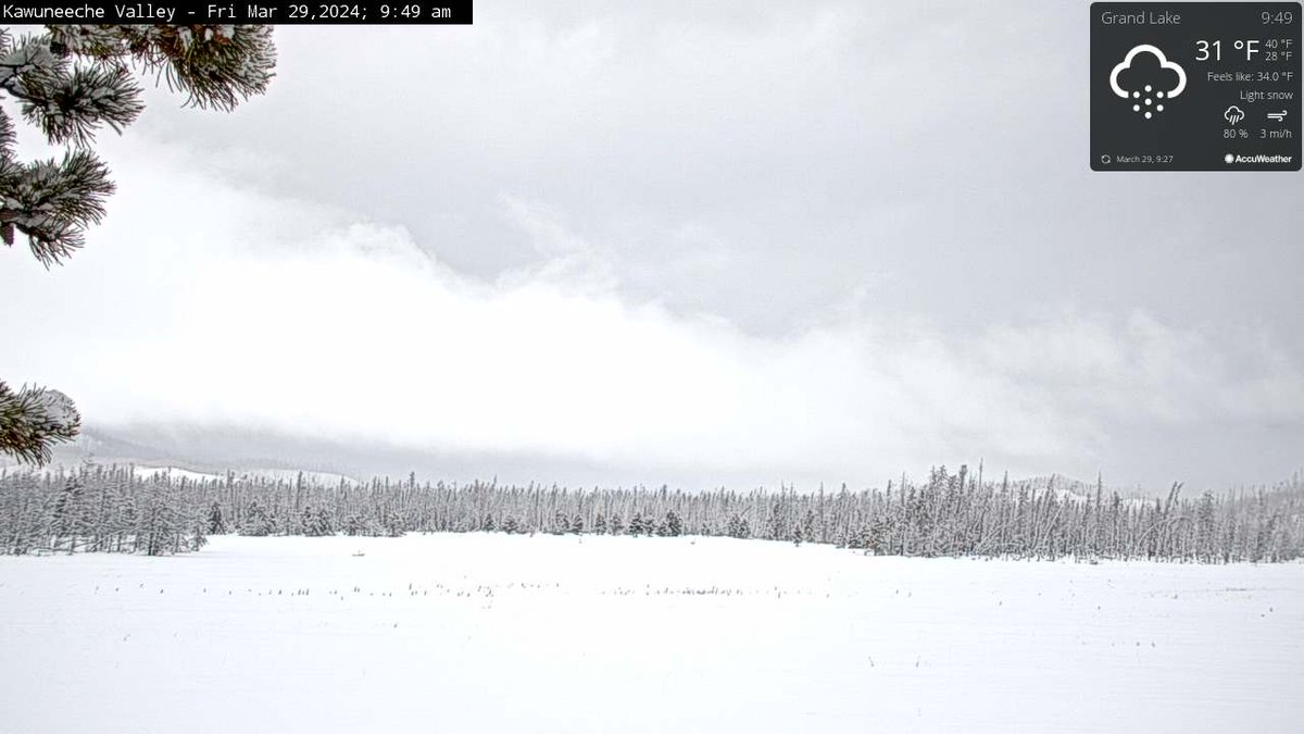RockyNPS's tweet image. The west side of #RMNP has been getting snow this morning. It's not snowing this minute, but it's cloudy. Currently 31ºF, 18" snow on the ground with 1" new. Roads are slushy &amp;amp; snow covered. Snowshoe &amp;amp; crosscountry ski conditions are fair.