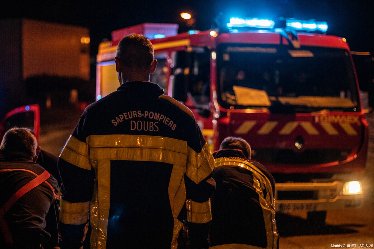 Les sapeurs-pompiers du Doubs vous souhaitent un très bon week-end. #pompiers #secours #urgence 📸 M.CUINET