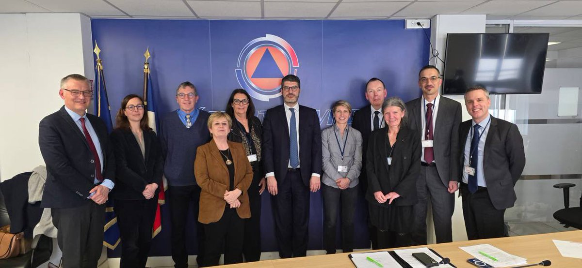 Julien Marion - DGSCGC (@dg_seccivile) on Twitter photo J'ai eu le plaisir de rencontrer le collège des médecins et pharmaciens des services d'incendie et de secours.
Ce moment était l’occasion de leur témoigner de ma considération et d’échanger sur les défis auxquels ils font face quotidiennement. J'ai eu le plaisir de rencontrer le collège des médecins et pharmaciens des services d'incendie et de secours.
Ce moment était l’occasion de leur témoigner de ma considération et d’échanger sur les défis auxquels ils font face quotidiennement.